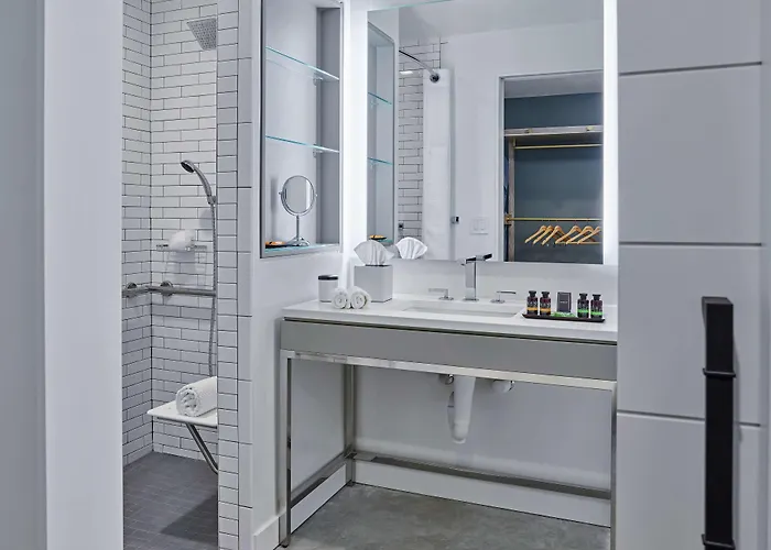 4 star hotel: Canopy By Hilton Portland Pearl District